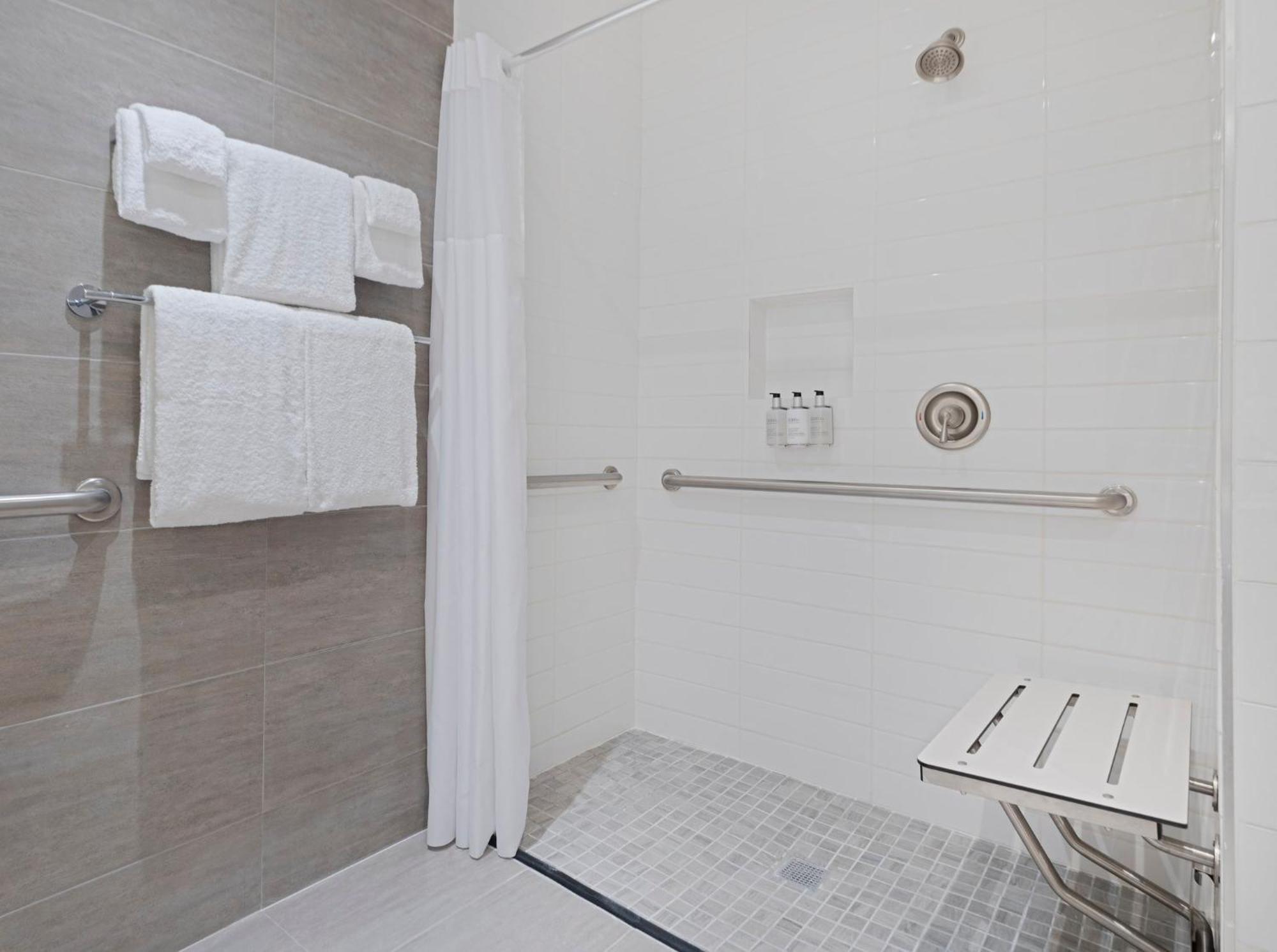 Voco Fiorello - Laguardia East By Ihg New York Exterior photo